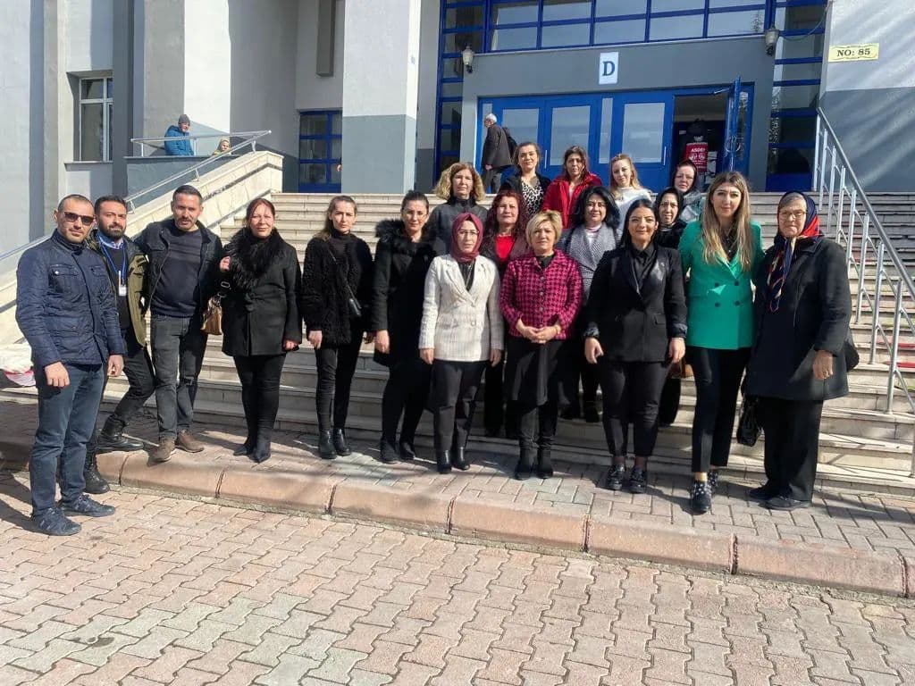 MHP'DEN  DEPREMZEDELERE MORAL ZİYARETİ