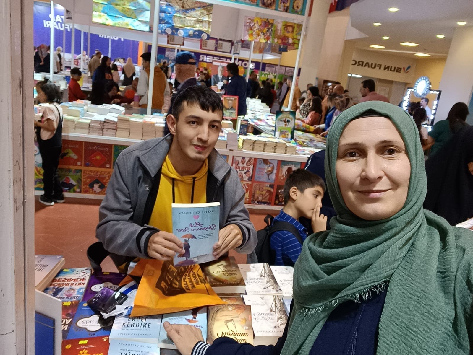 Yazar Safiye Çetinkaya Kayserili okurlarıyla buluştu.