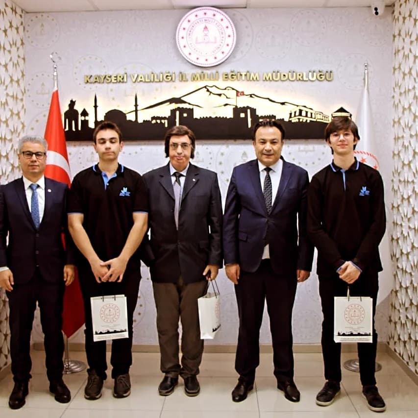 ÖNER VE ÖĞRENCİLERİNDEN KARAKÖSE'YE ZİYARET