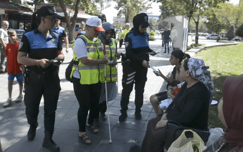 Beyaz Bastonu Fark Et!