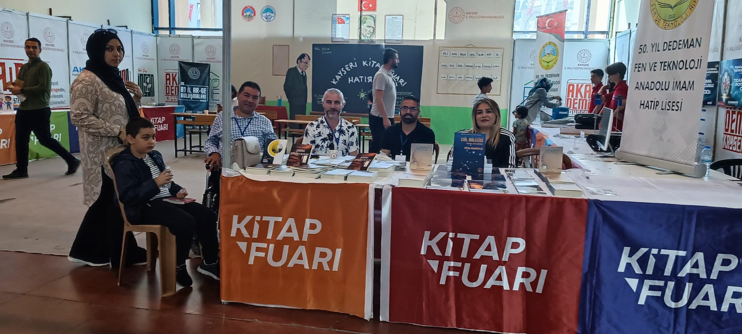 Engelli Öğretmen Yazar Ömer Duman Kayseri Kitap Fuarında Sevenleriyle Buluştu