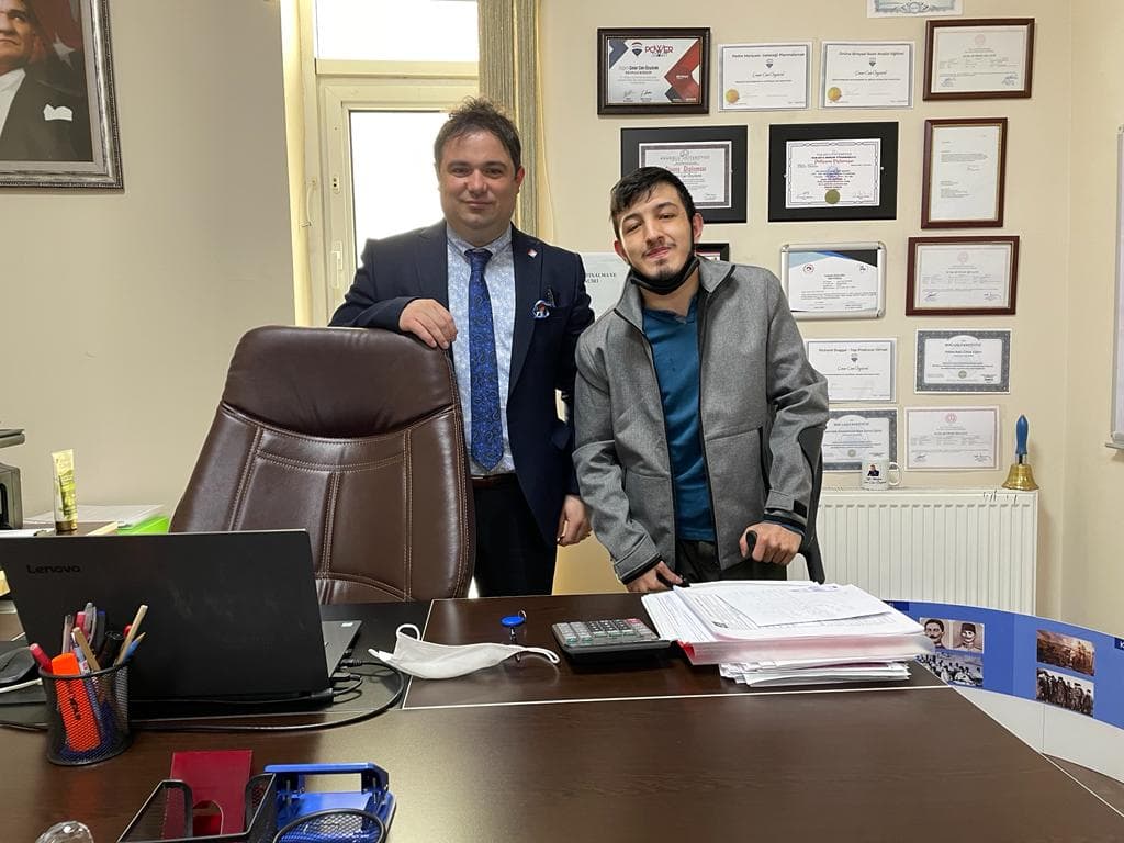 Hayatın Engelsiz Tarafı www.hayattan.net Genel Sorumlusu Ömer Faruk Kotay'dan Yazar Çınar Can Özyürek e ziyaret  ?